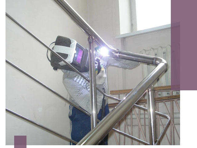 Монтаж перил и ограждений качественно в Отрадном