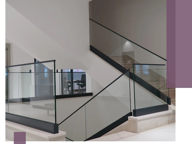 Стеклянные перила премиум-класса с установкой в Отрадном