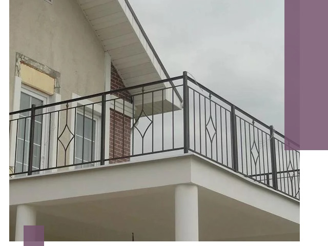 Изготовление балконных ограждений в Отрадном из металла и стекла