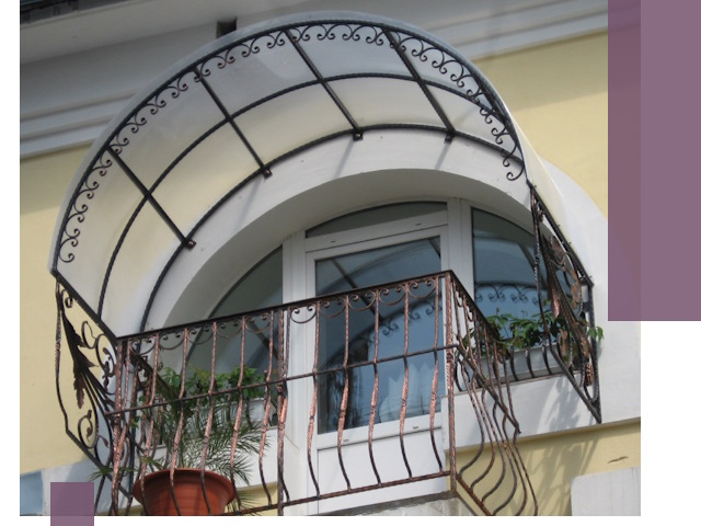 Козырьки над балконом в Отрадном — изготовление и монтаж