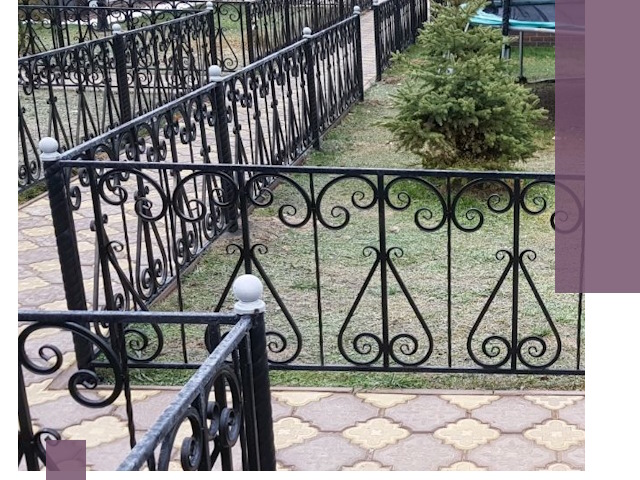 Кованые газонные ограждения под ключ в Отрадном