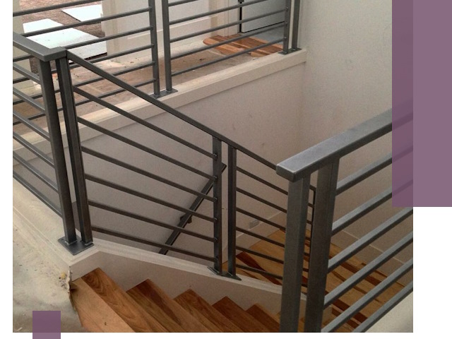 Изготовление поручней из металла и дерева в Отрадном